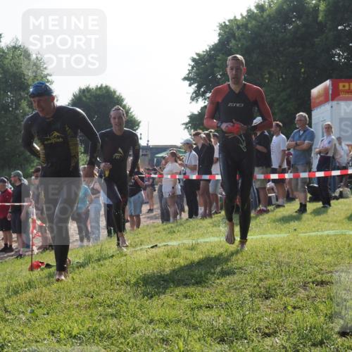15.06.2025 - 27. Vierlanden-Triathlon KatJ http://msf.ph/oto/7976907 15.06.2025 08:35:01 Schwimmen 12, 43, 80, 124, 149, 159, 186 meine-sportfotos.de