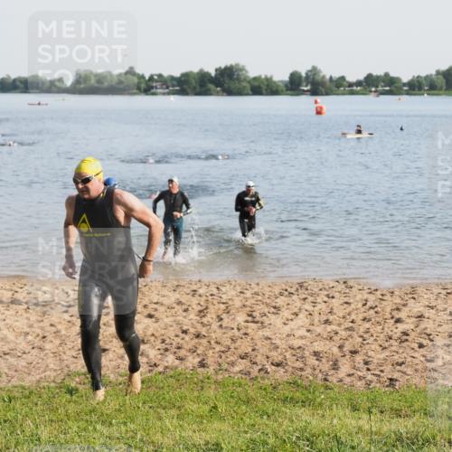 21.06.2025 - 27. Vierlanden-Triathlon MichiJ http://msf.ph/oto/7976913 15.06.2026 08:44:02 Schwimmen 23, 84, 97, 153, 183 meine-sportfotos.de