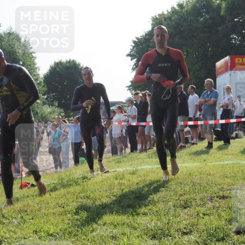 15.06.2025 - 27. Vierlanden-Triathlon KatJ http://msf.ph/oto/7976917 15.06.2025 08:35:01 Schwimmen 12, 43, 80, 124, 149, 159, 186 meine-sportfotos.de