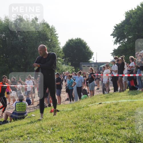 15.06.2025 - 27. Vierlanden-Triathlon KatJ http://msf.ph/oto/7976944 15.06.2025 08:35:05 Schwimmen 12, 43, 80, 149, 159, 186 meine-sportfotos.de