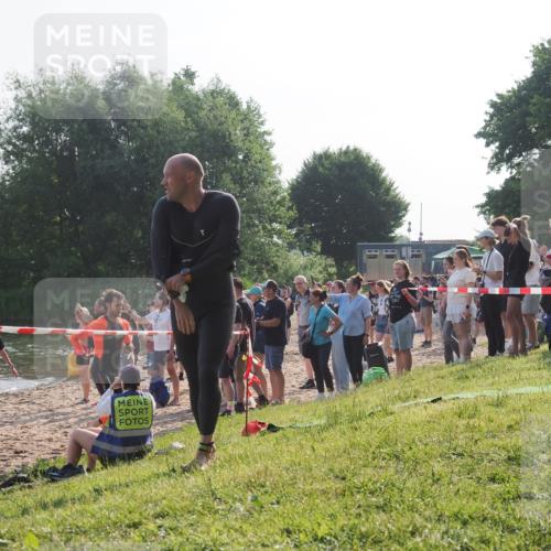 15.06.2025 - 27. Vierlanden-Triathlon KatJ http://msf.ph/oto/7976959 15.06.2025 08:35:05 Schwimmen 12, 43, 80, 149, 159, 186 meine-sportfotos.de