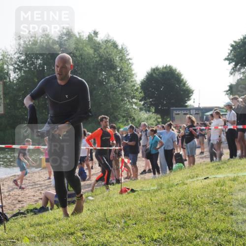 15.06.2025 - 27. Vierlanden-Triathlon KatJ http://msf.ph/oto/7976970 15.06.2025 08:35:06 Schwimmen 12, 43, 64, 80, 149, 159, 186 meine-sportfotos.de