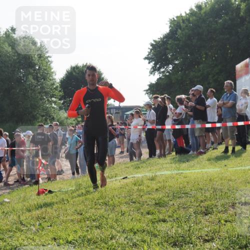 15.06.2025 - 27. Vierlanden-Triathlon KatJ http://msf.ph/oto/7977009 15.06.2025 08:35:08 Schwimmen 12, 43, 64, 80, 149, 159, 186 meine-sportfotos.de