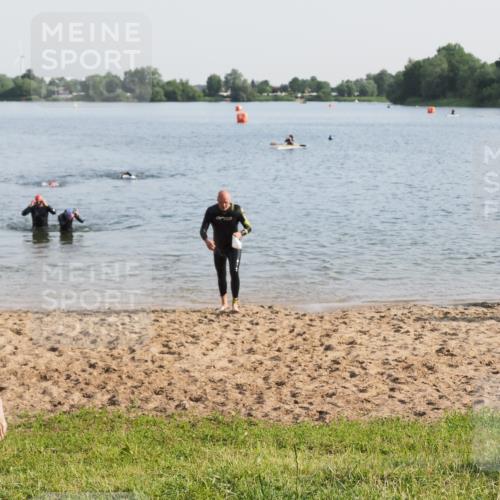 21.06.2025 - 27. Vierlanden-Triathlon MichiJ http://msf.ph/oto/7977014 15.06.2026 08:44:07 Schwimmen 97, 153, 174, 183 meine-sportfotos.de