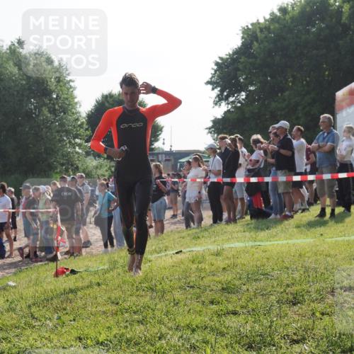 15.06.2025 - 27. Vierlanden-Triathlon KatJ http://msf.ph/oto/7977019 15.06.2025 08:35:09 Schwimmen 12, 43, 54, 64, 80, 159, 186 meine-sportfotos.de