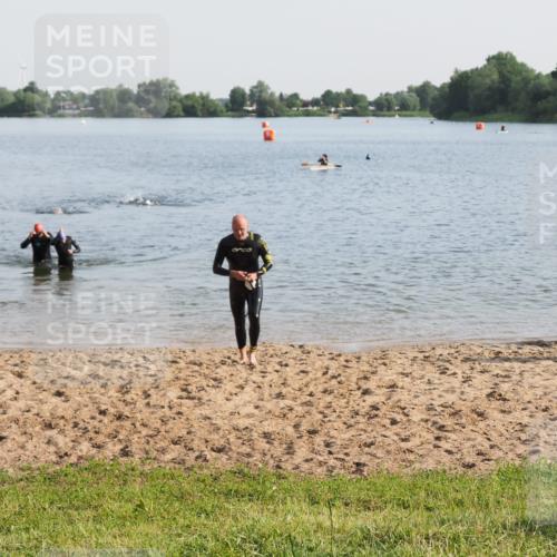 21.06.2025 - 27. Vierlanden-Triathlon MichiJ http://msf.ph/oto/7977030 15.06.2026 08:44:08 Schwimmen 97, 130, 153, 174, 183 meine-sportfotos.de