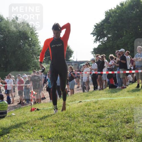 15.06.2025 - 27. Vierlanden-Triathlon KatJ http://msf.ph/oto/7977032 15.06.2025 08:35:09 Schwimmen 12, 43, 54, 64, 80, 159, 186 meine-sportfotos.de