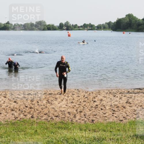 21.06.2025 - 27. Vierlanden-Triathlon MichiJ http://msf.ph/oto/7977040 15.06.2026 08:44:08 Schwimmen 97, 130, 153, 174, 183 meine-sportfotos.de