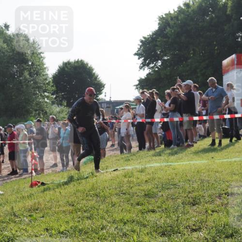15.06.2025 - 27. Vierlanden-Triathlon KatJ http://msf.ph/oto/7977046 15.06.2025 08:35:13 Schwimmen 12, 54, 64 meine-sportfotos.de