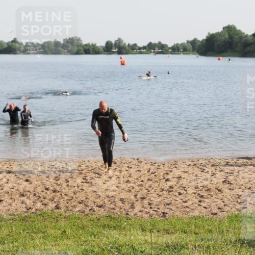 21.06.2025 - 27. Vierlanden-Triathlon MichiJ http://msf.ph/oto/7977053 15.06.2026 08:44:09 Schwimmen 97, 130, 153, 174, 183 meine-sportfotos.de