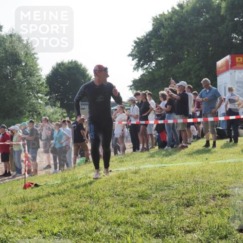 15.06.2025 - 27. Vierlanden-Triathlon KatJ http://msf.ph/oto/7977060 15.06.2025 08:35:13 Schwimmen 12, 54, 64 meine-sportfotos.de