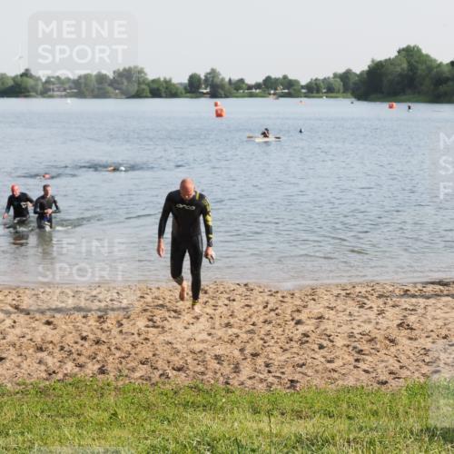 21.06.2025 - 27. Vierlanden-Triathlon MichiJ http://msf.ph/oto/7977062 15.06.2026 08:44:09 Schwimmen 97, 130, 153, 174, 183 meine-sportfotos.de