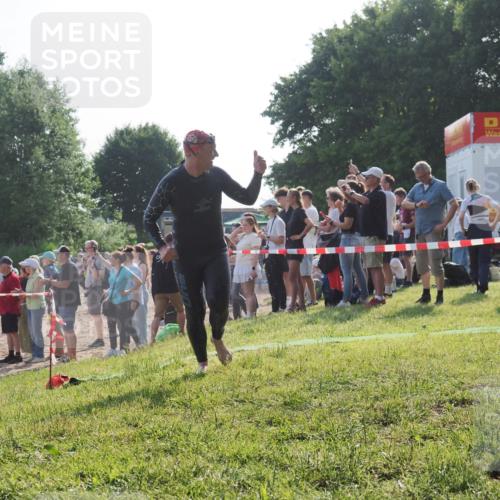 15.06.2025 - 27. Vierlanden-Triathlon KatJ http://msf.ph/oto/7977068 15.06.2025 08:35:14 Schwimmen 12, 54, 64 meine-sportfotos.de