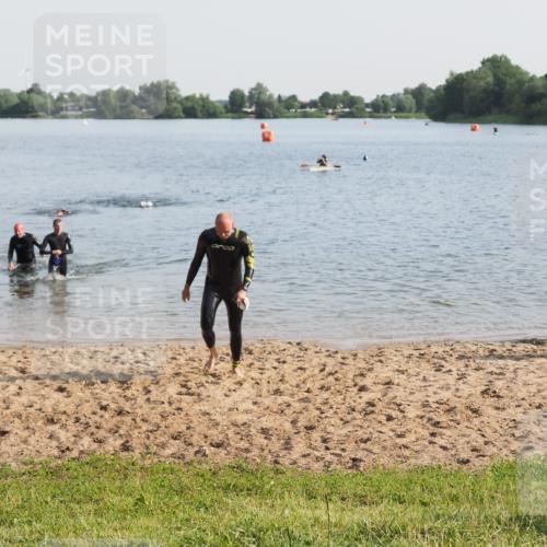 21.06.2025 - 27. Vierlanden-Triathlon MichiJ http://msf.ph/oto/7977070 15.06.2026 08:44:09 Schwimmen 97, 130, 153, 174, 183 meine-sportfotos.de
