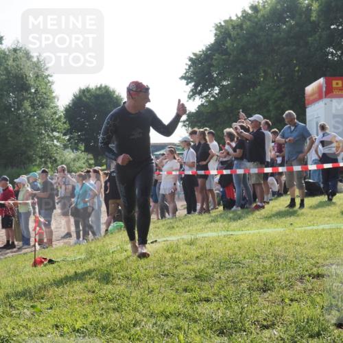15.06.2025 - 27. Vierlanden-Triathlon KatJ http://msf.ph/oto/7977071 15.06.2025 08:35:14 Schwimmen 12, 54, 64 meine-sportfotos.de