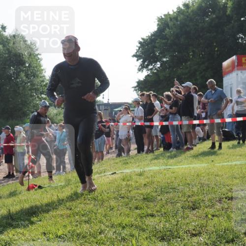 15.06.2025 - 27. Vierlanden-Triathlon KatJ http://msf.ph/oto/7977075 15.06.2025 08:35:14 Schwimmen 12, 54, 64 meine-sportfotos.de