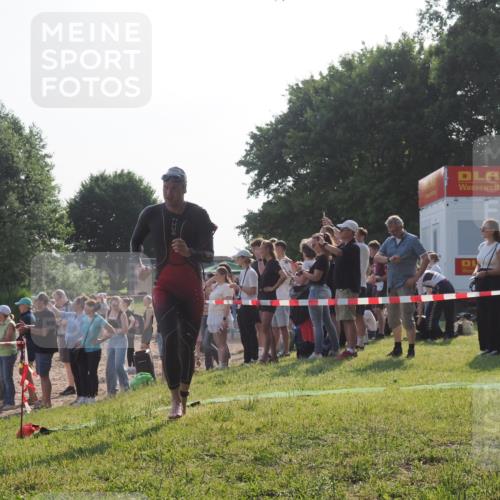 15.06.2025 - 27. Vierlanden-Triathlon KatJ http://msf.ph/oto/7977092 15.06.2025 08:35:16 Schwimmen 12, 54, 64 meine-sportfotos.de