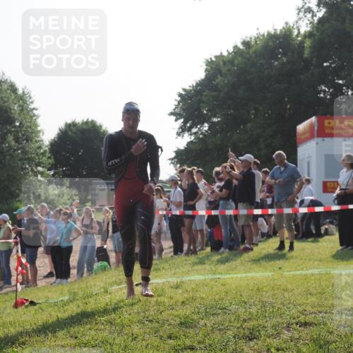 15.06.2025 - 27. Vierlanden-Triathlon KatJ http://msf.ph/oto/7977105 15.06.2025 08:35:16 Schwimmen 12, 54, 64 meine-sportfotos.de