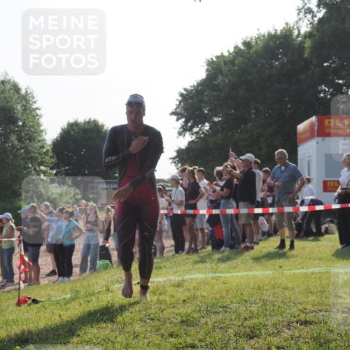 15.06.2025 - 27. Vierlanden-Triathlon KatJ http://msf.ph/oto/7977114 15.06.2025 08:35:17 Schwimmen 12, 54, 64 meine-sportfotos.de