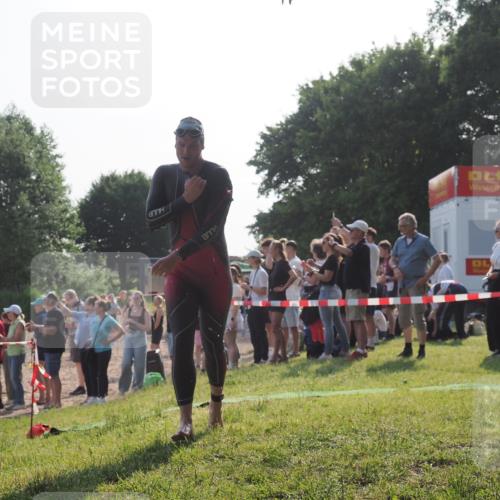15.06.2025 - 27. Vierlanden-Triathlon KatJ http://msf.ph/oto/7977118 15.06.2025 08:35:17 Schwimmen 12, 54, 64 meine-sportfotos.de