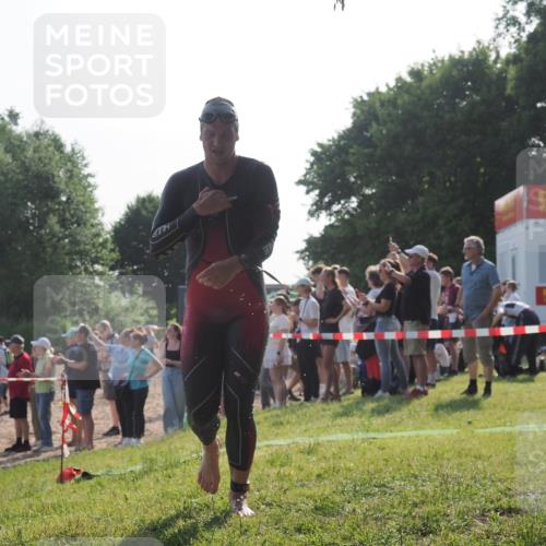 15.06.2025 - 27. Vierlanden-Triathlon KatJ http://msf.ph/oto/7977129 15.06.2025 08:35:17 Schwimmen 12, 54, 64 meine-sportfotos.de