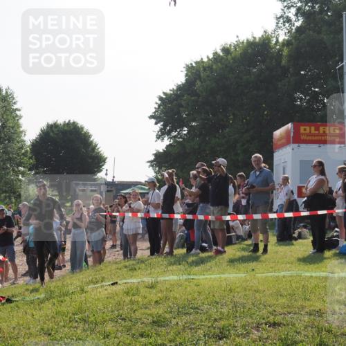 15.06.2025 - 27. Vierlanden-Triathlon KatJ http://msf.ph/oto/7977146 15.06.2025 08:35:30 Schwimmen 47 meine-sportfotos.de
