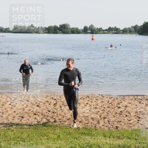 21.06.2025 - 27. Vierlanden-Triathlon MichiJ http://msf.ph/oto/7977153 15.06.2026 08:44:16 Schwimmen 130, 173, 174 meine-sportfotos.de