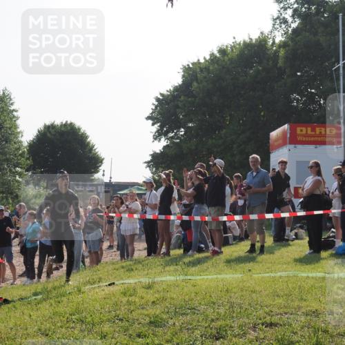 15.06.2025 - 27. Vierlanden-Triathlon KatJ http://msf.ph/oto/7977155 15.06.2025 08:35:30 Schwimmen 47 meine-sportfotos.de