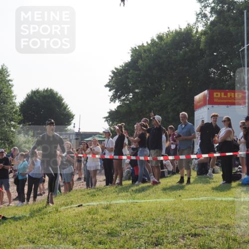 15.06.2025 - 27. Vierlanden-Triathlon KatJ http://msf.ph/oto/7977160 15.06.2025 08:35:30 Schwimmen 47 meine-sportfotos.de