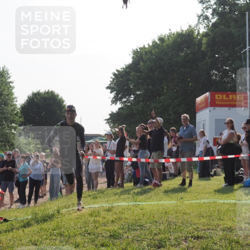 15.06.2025 - 27. Vierlanden-Triathlon KatJ http://msf.ph/oto/7977170 15.06.2025 08:35:31 Schwimmen 6, 47 meine-sportfotos.de