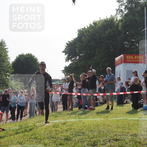 15.06.2025 - 27. Vierlanden-Triathlon KatJ http://msf.ph/oto/7977175 15.06.2025 08:35:31 Schwimmen 6, 47 meine-sportfotos.de