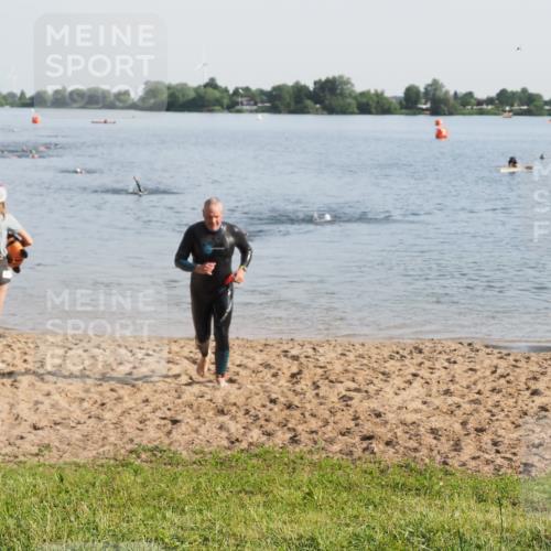 21.06.2025 - 27. Vierlanden-Triathlon MichiJ http://msf.ph/oto/7977176 15.06.2026 08:44:20 Schwimmen 130, 173, 174 meine-sportfotos.de
