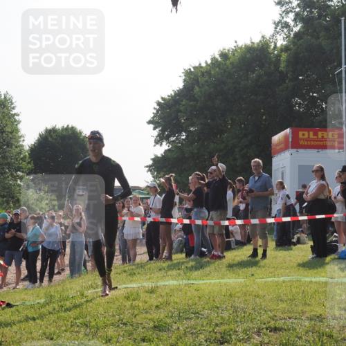 15.06.2025 - 27. Vierlanden-Triathlon KatJ http://msf.ph/oto/7977180 15.06.2025 08:35:31 Schwimmen 6, 47 meine-sportfotos.de