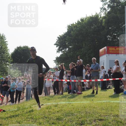 15.06.2025 - 27. Vierlanden-Triathlon KatJ http://msf.ph/oto/7977184 15.06.2025 08:35:31 Schwimmen 6, 47 meine-sportfotos.de