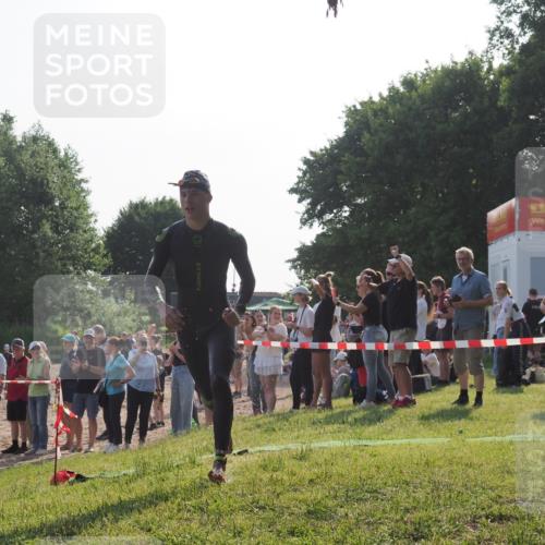 15.06.2025 - 27. Vierlanden-Triathlon KatJ http://msf.ph/oto/7977192 15.06.2025 08:35:32 Schwimmen 6, 47 meine-sportfotos.de