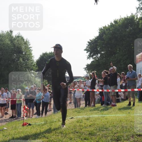 15.06.2025 - 27. Vierlanden-Triathlon KatJ http://msf.ph/oto/7977196 15.06.2025 08:35:32 Schwimmen 6, 47 meine-sportfotos.de