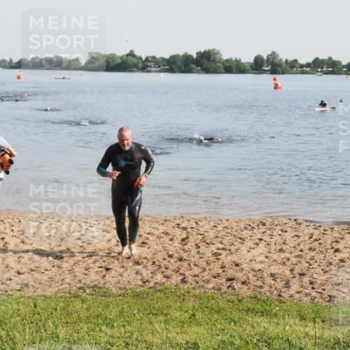 21.06.2025 - 27. Vierlanden-Triathlon MichiJ http://msf.ph/oto/7977198 15.06.2026 08:44:20 Schwimmen 130, 173, 174 meine-sportfotos.de