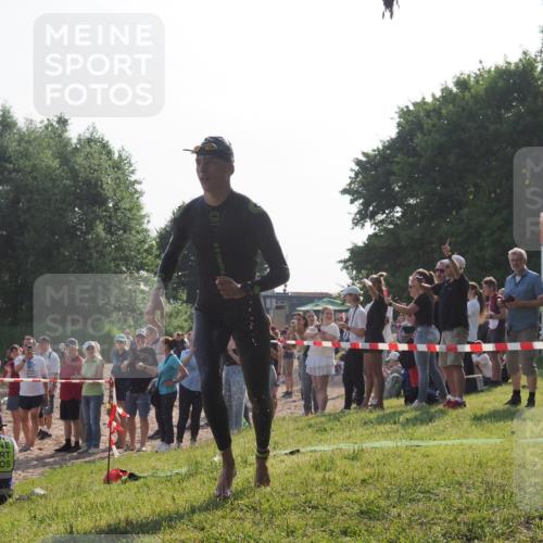 15.06.2025 - 27. Vierlanden-Triathlon KatJ http://msf.ph/oto/7977201 15.06.2025 08:35:32 Schwimmen 6, 47 meine-sportfotos.de