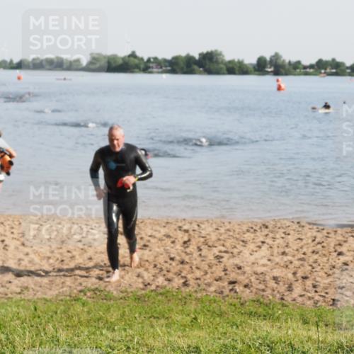 21.06.2025 - 27. Vierlanden-Triathlon MichiJ http://msf.ph/oto/7977202 15.06.2026 08:44:21 Schwimmen 130, 173, 174 meine-sportfotos.de