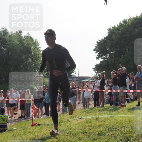 15.06.2025 - 27. Vierlanden-Triathlon KatJ http://msf.ph/oto/7977206 15.06.2025 08:35:32 Schwimmen 6, 47 meine-sportfotos.de
