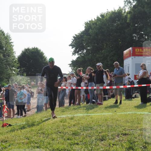 15.06.2025 - 27. Vierlanden-Triathlon KatJ http://msf.ph/oto/7977230 15.06.2025 08:35:38 Schwimmen 6, 21, 47, 75, 85, 158 meine-sportfotos.de