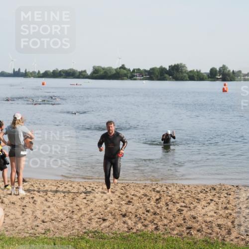 21.06.2025 - 27. Vierlanden-Triathlon MichiJ http://msf.ph/oto/7977235 15.06.2026 08:44:33 Schwimmen 93 meine-sportfotos.de