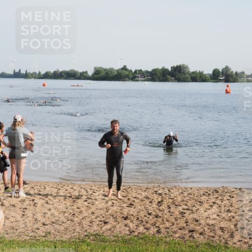 21.06.2025 - 27. Vierlanden-Triathlon MichiJ http://msf.ph/oto/7977239 15.06.2026 08:44:34 Schwimmen 93 meine-sportfotos.de