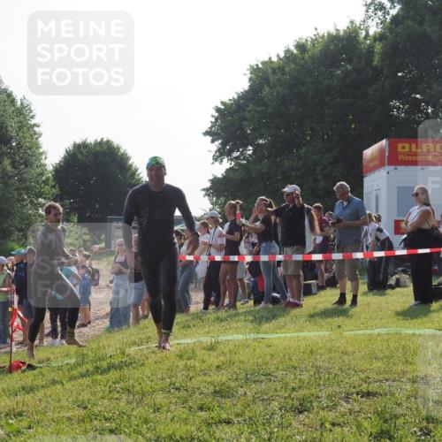 15.06.2025 - 27. Vierlanden-Triathlon KatJ http://msf.ph/oto/7977242 15.06.2025 08:35:38 Schwimmen 6, 21, 47, 75, 85, 158 meine-sportfotos.de