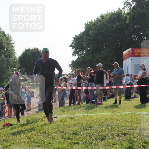 15.06.2025 - 27. Vierlanden-Triathlon KatJ http://msf.ph/oto/7977247 15.06.2025 08:35:39 Schwimmen 6, 21, 47, 75, 85, 158 meine-sportfotos.de