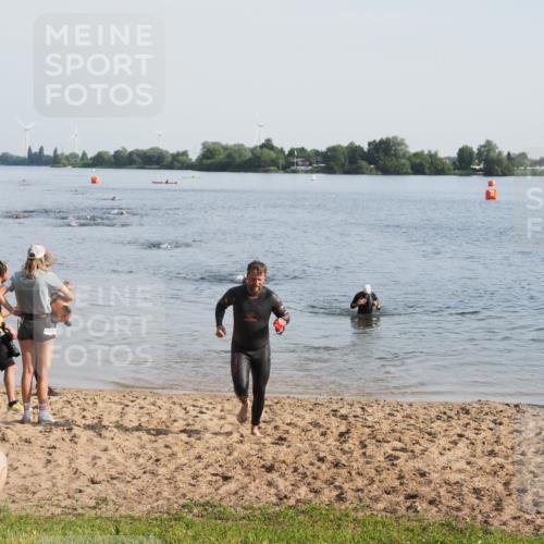 21.06.2025 - 27. Vierlanden-Triathlon MichiJ http://msf.ph/oto/7977249 15.06.2026 08:44:34 Schwimmen 93 meine-sportfotos.de