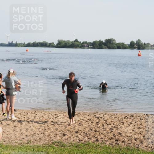 21.06.2025 - 27. Vierlanden-Triathlon MichiJ http://msf.ph/oto/7977253 15.06.2026 08:44:34 Schwimmen 93 meine-sportfotos.de