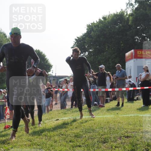 15.06.2025 - 27. Vierlanden-Triathlon KatJ http://msf.ph/oto/7977266 15.06.2025 08:35:39 Schwimmen 6, 21, 47, 75, 85, 158 meine-sportfotos.de