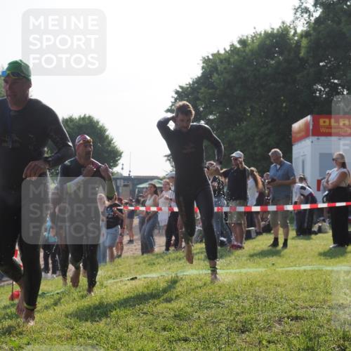 15.06.2025 - 27. Vierlanden-Triathlon KatJ http://msf.ph/oto/7977270 15.06.2025 08:35:40 Schwimmen 6, 21, 47, 75, 85, 158 meine-sportfotos.de