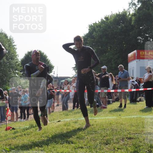 15.06.2025 - 27. Vierlanden-Triathlon KatJ http://msf.ph/oto/7977282 15.06.2025 08:35:40 Schwimmen 6, 21, 47, 75, 85, 158 meine-sportfotos.de